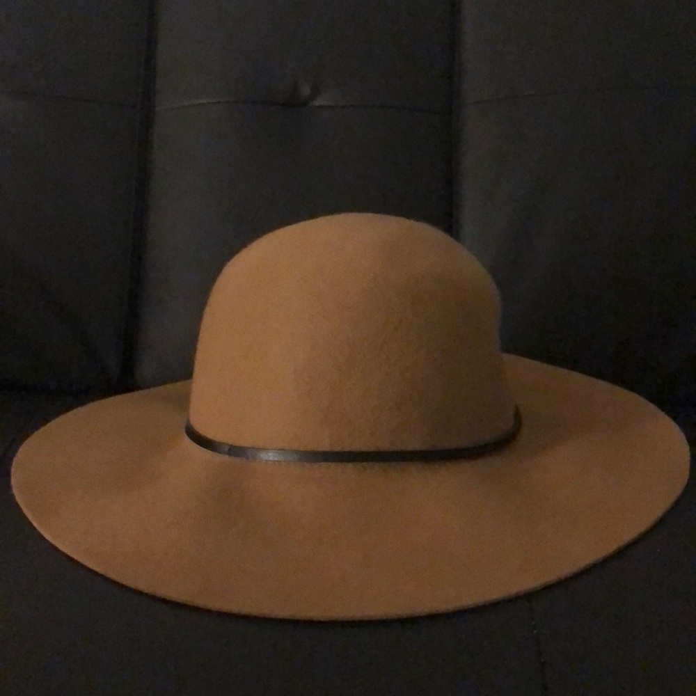 Floppy felt hat